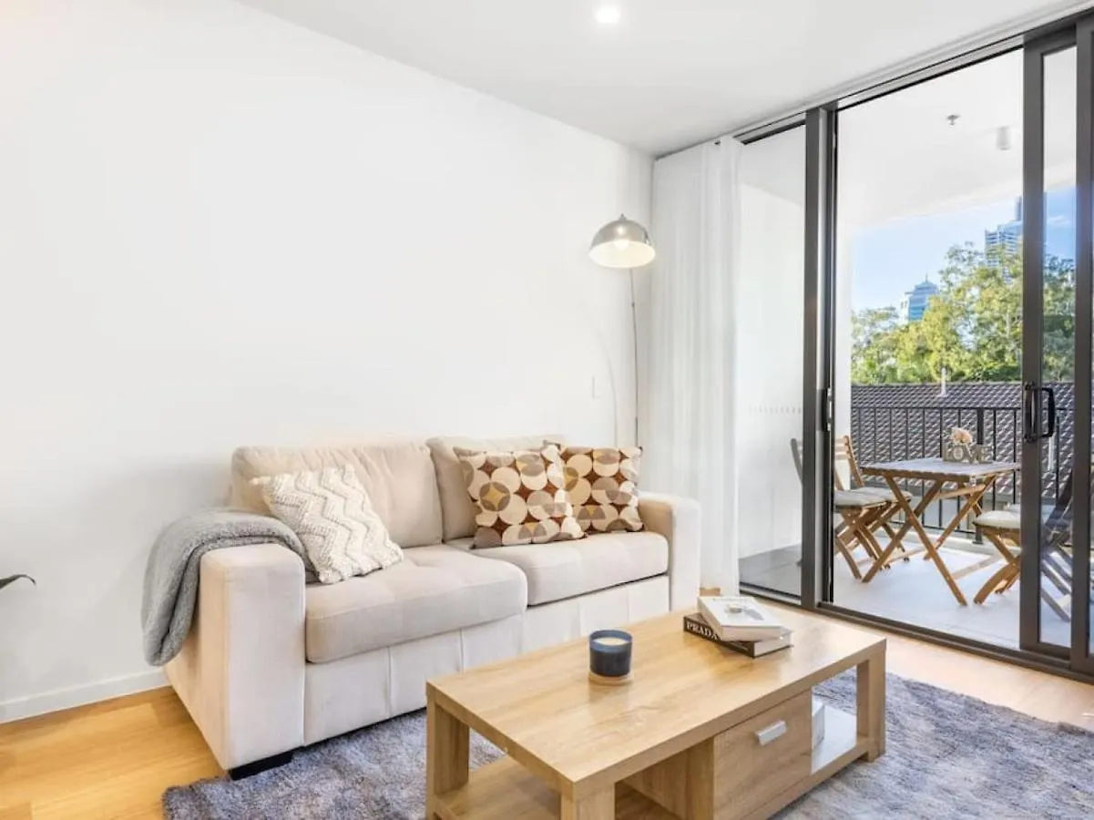 Apartment Comfortable 1Br Apt With Pool And Carpark Gold Coast